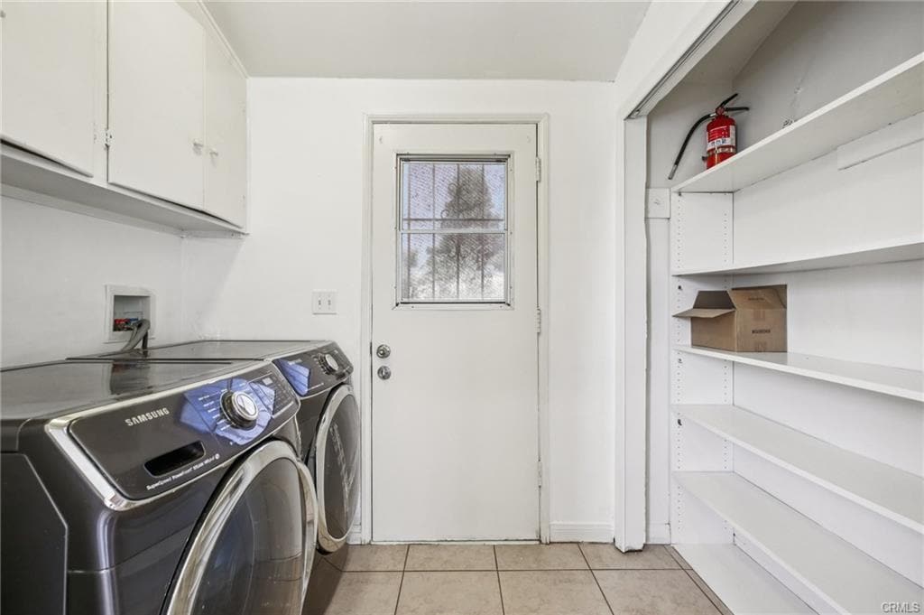 16001 Tuba St in Los Angeles, CA - Building Photo