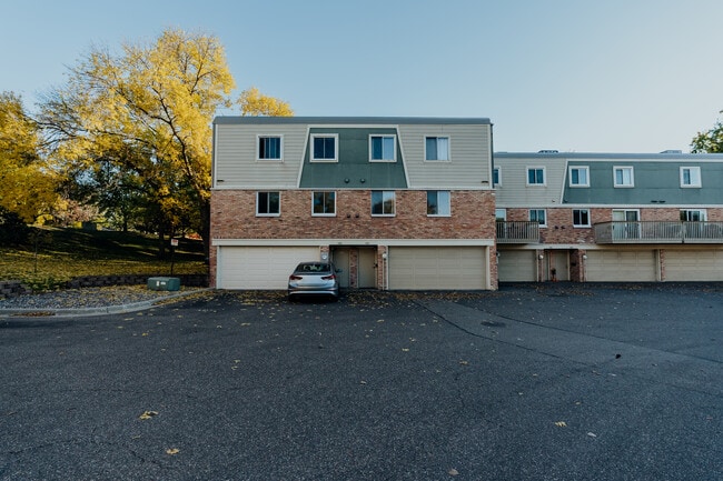 2042 Louisiana Ave S in Minneapolis, MN - Building Photo - Building Photo