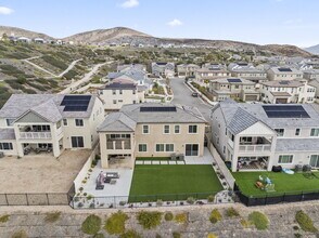 28649 Windbreak Tr in Santa Clarita, CA - Building Photo - Building Photo