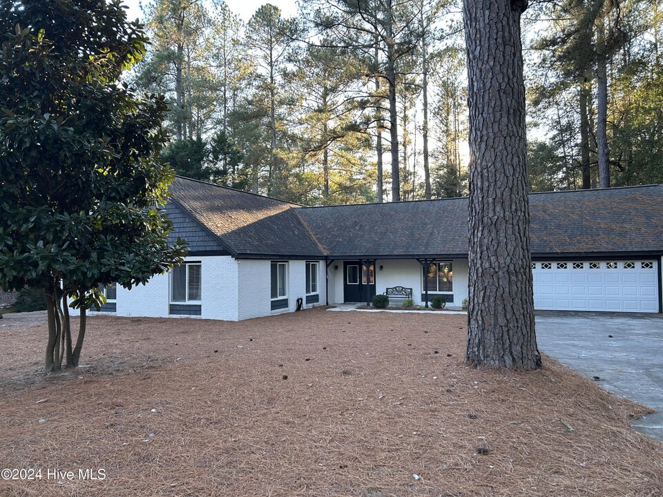 140 Westchester Cir in Pinehurst, NC - Building Photo