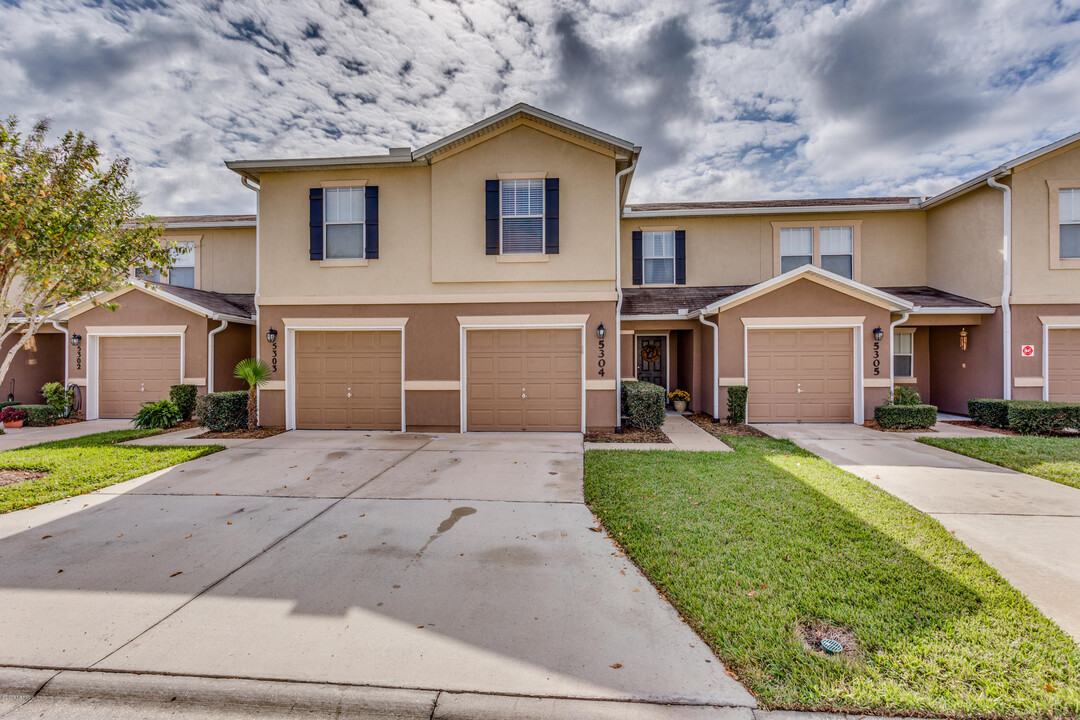 1500 Calming Water Dr in Orange Park, FL - Building Photo