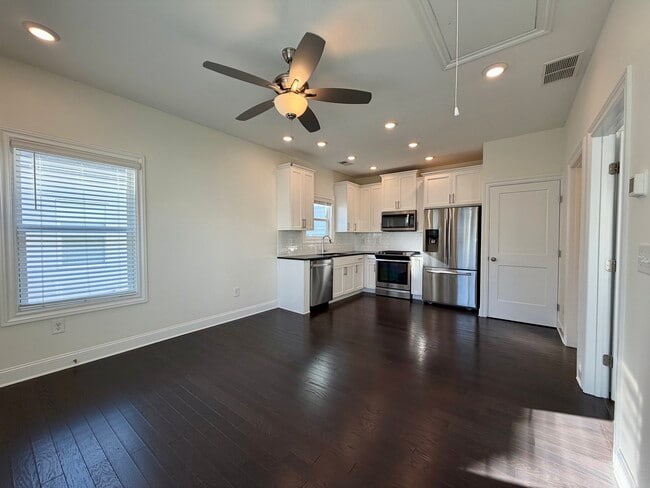 1747 Stone Hedge Dr NW, Unit Apt B in Atlanta, GA - Foto de edificio - Building Photo