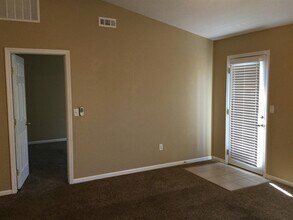 1567 Wildbrook Ct in Amelia, OH - Building Photo - Building Photo