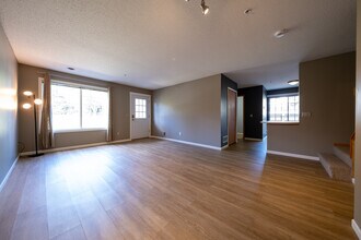 8490 Minuteman Alcove in Eden Prairie, MN - Building Photo - Building Photo