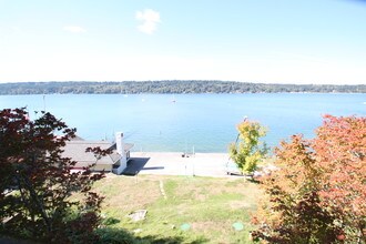 10027 SW 262nd Pl in Vashon, WA - Building Photo - Building Photo