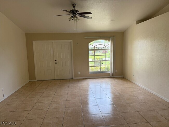 911 SE 31st St in Cape Coral, FL - Building Photo - Building Photo