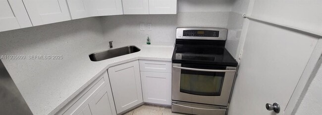 17101 NW 57th Ave in Miami Gardens, FL - Foto de edificio - Building Photo