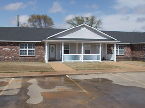 Ray Real Estate Apartments in Cleveland, MS - Building Photo - Building Photo