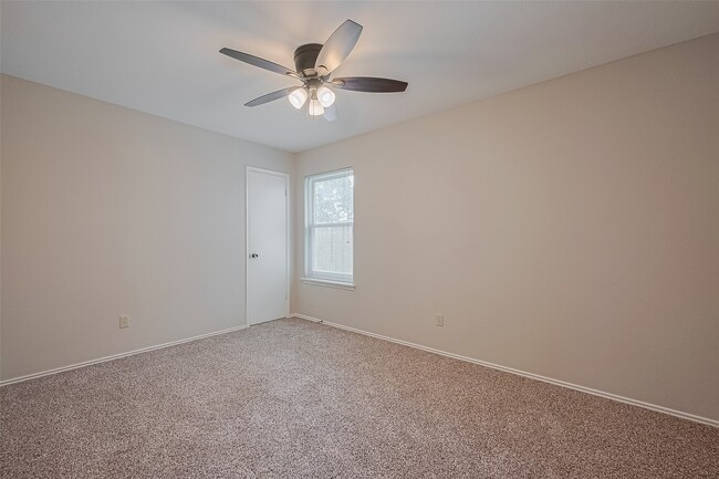 property at 5814 N Magazine Cir