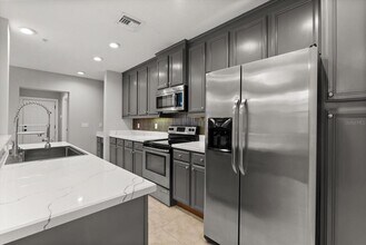 1368 Lake Baldwin Ln in Orlando, FL - Foto de edificio - Building Photo