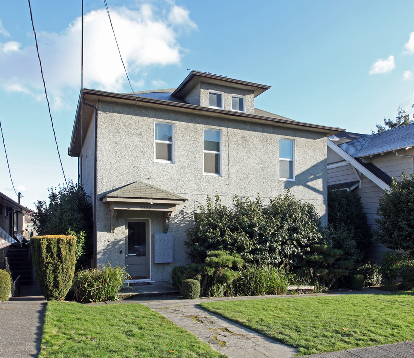 3922 Whitman Ave N in Seattle, WA - Foto de edificio