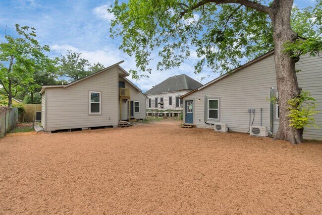 211 Stiles St-Unit -A in Houston, TX - Building Photo - Building Photo