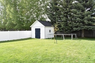 226 W Stone Run Ln in Idaho Falls, ID - Building Photo - Building Photo