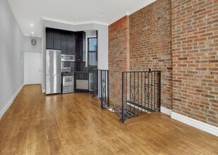 250 Mott St, Unit 4 in New York, NY - Foto de edificio - Building Photo