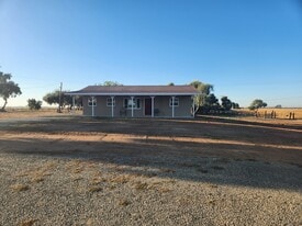 4794 Chippewa Trail in Marysville, CA - Building Photo