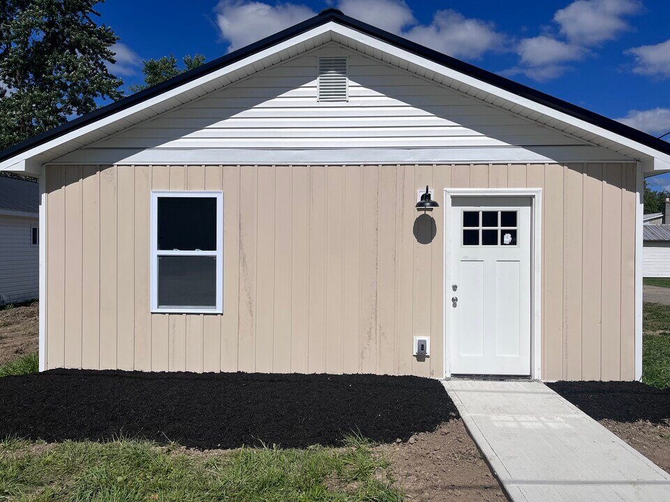 14098 1st St, Unit 2 in Orient, OH - Building Photo