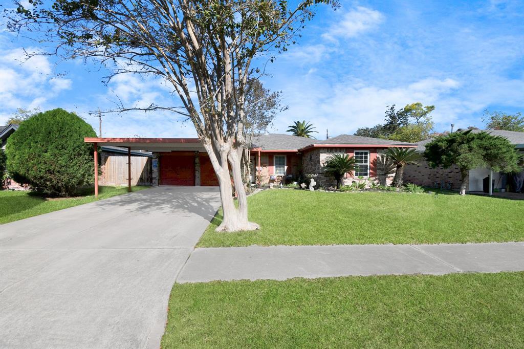 1110 E Brown Ln in Deer Park, TX - Building Photo