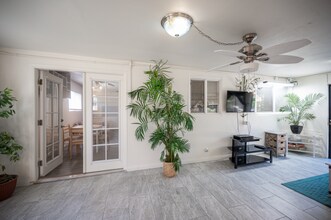 401 Lorenzi St in Las Vegas, NV - Building Photo - Building Photo
