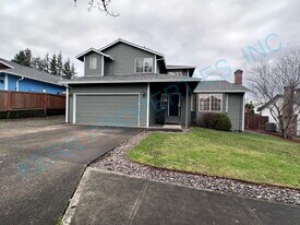 231 SE 17th St in Troutdale, OR - Building Photo