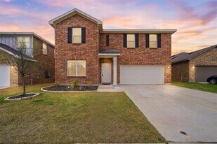 8325 Kimlewick Dr in Fort Worth, TX - Building Photo