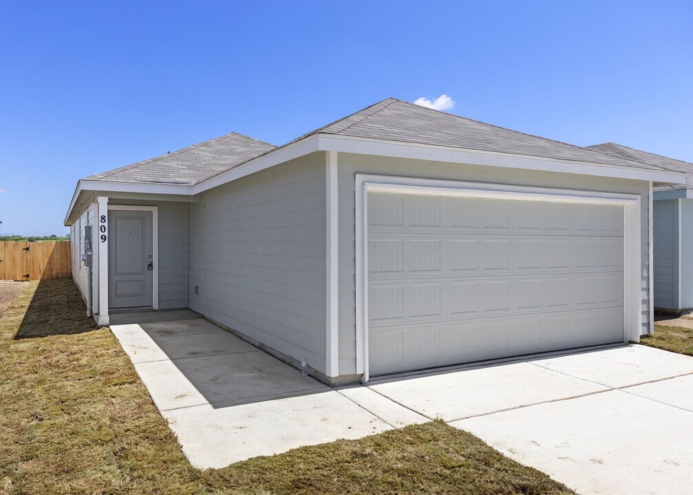 809 Day Break Dr in New Braunfels, TX - Building Photo
