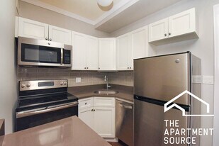 817 W Lakeside Pl in Chicago, IL - Building Photo