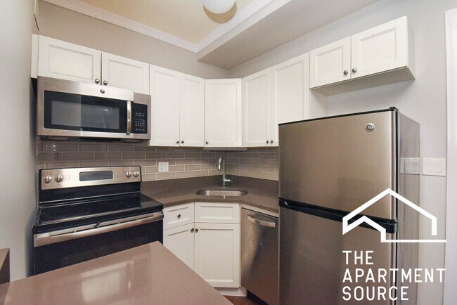 property at 817 W Lakeside Pl