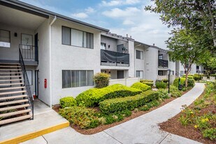 Harbor Cliff Apartments in Anaheim, CA - Building Photo
