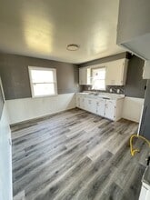 16117 Mendota Ave in Maple Heights, OH - Building Photo - Building Photo