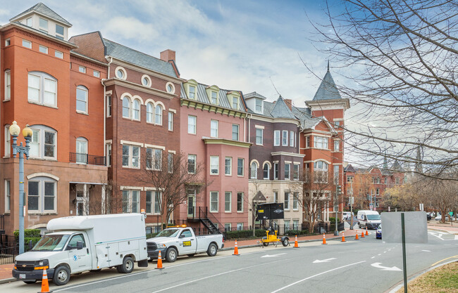 27 Logan Cir NW in Washington, DC - Building Photo - Building Photo