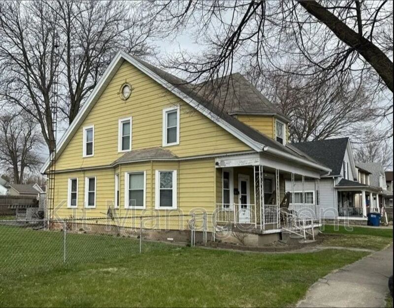 4021 Walker Ave in Toledo, OH - Building Photo