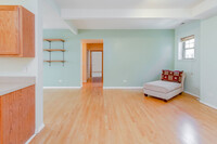 2333 E 70th Pl in Chicago, IL - Building Photo - Building Photo