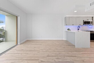 2900 NE 30th St, Unit 5d in Fort Lauderdale, FL - Foto de edificio - Building Photo