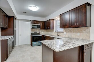 9206 Bassoon Dr in Houston, TX - Foto de edificio - Building Photo