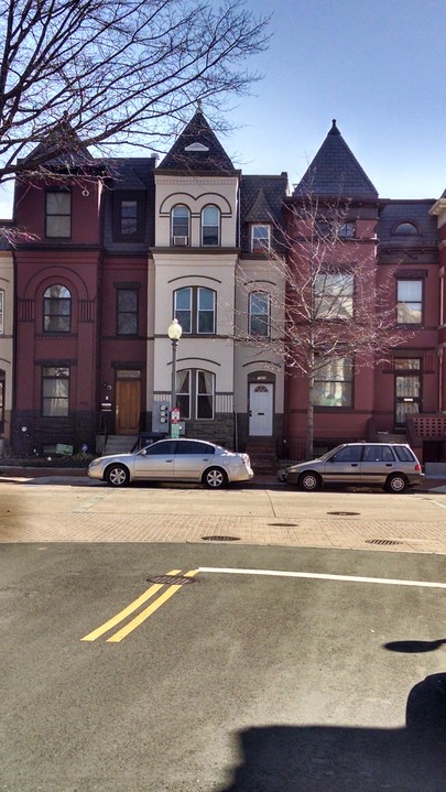 1909 2nd St NW, Unit Sun-filled Penthouse in Washington, DC - Building Photo