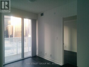 88 Harbour St in Toronto, ON - Building Photo - Building Photo