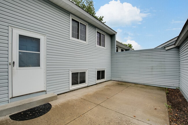 12115 Drake St NW in Minneapolis, MN - Building Photo - Building Photo