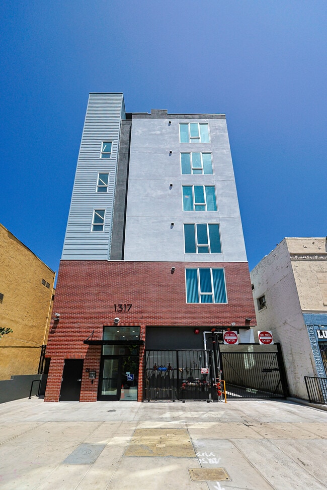 1317 W Jefferson Blvd
