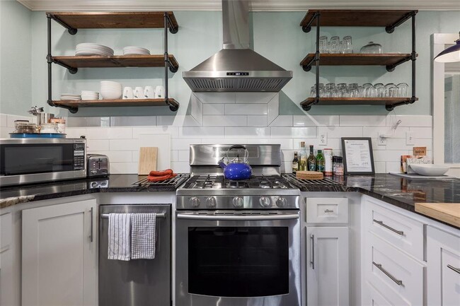 property at 1400 Ashwood Rd