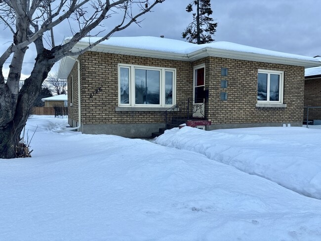 2126 Arthur St E in Thunder Bay, ON - Building Photo - Building Photo