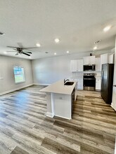 5673 Stellarjay St in Gulf Breeze, FL - Foto de edificio - Building Photo