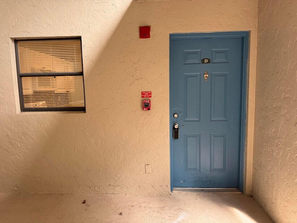 1601 Windorah Way in West Palm Beach, FL - Building Photo