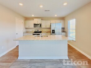 5235 Ironwood Dr in Winston-Salem, NC - Foto de edificio - Building Photo