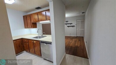 11188 Royal Palm Blvd in Coral Springs, FL - Building Photo - Building Photo