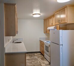 2229 Hawthorne St, Unit D in Forest Grove, OR - Building Photo - Building Photo