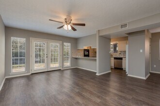 AUGUST 2026 MOVE IN! Beautiful 5 Bed Recently Renovated! in College Station, TX - Building Photo - Building Photo