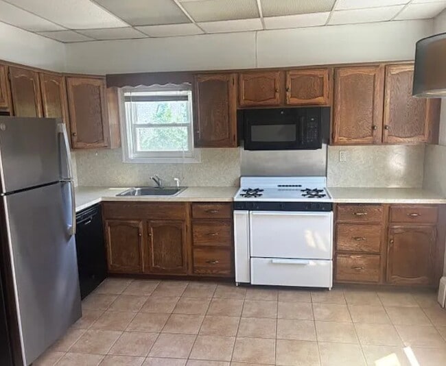 345 Memorial Dr, Unit 2, Unit 2