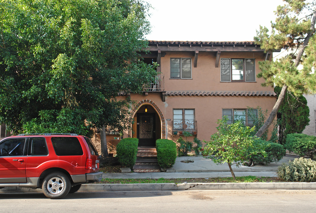 627 S Cloverdale Ave in Los Angeles, CA - Building Photo