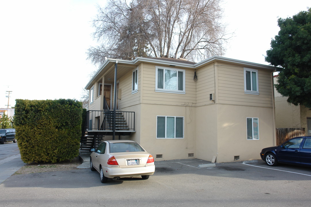 2078 Alameda Way in San Jose, CA - Building Photo