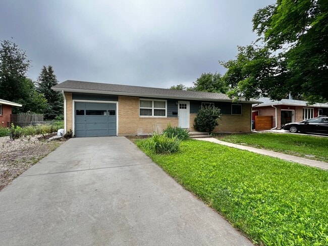Beautifully Remodeled 5 Bed 2 Bath House i